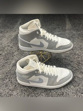 Jordan 1 Mid Shoes Size Women’s 12 Men’s 10.5 Wolf Grey Aluminum BQ6472-105